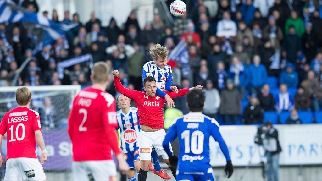 HJK ja HIFK Stadin derbyssä huhtikuussa 2015