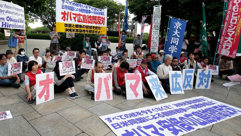Japanilaiset protestoivat Yhdysvaltojen presidentti Barack Obaman vierailua Hiroshimaan. Obama aikoo vierailla Hiroshiman rauhan merkillä-