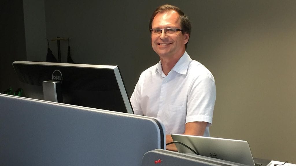 64-vuotias Jaakko Timperi on esimerkki siitä, että IT-alallakaan ei kannata menettää uskoaan. Ei vaikka takana olisi kahdet potkut. - Tässä vaan hyvillä mielin painetaan töitä edelleen, kertoo Timpuri.