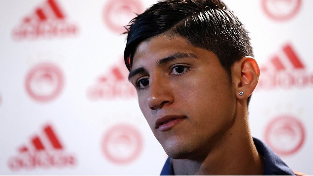 Alan Pulido siirtyi viime kesänä Olympiakosiin.