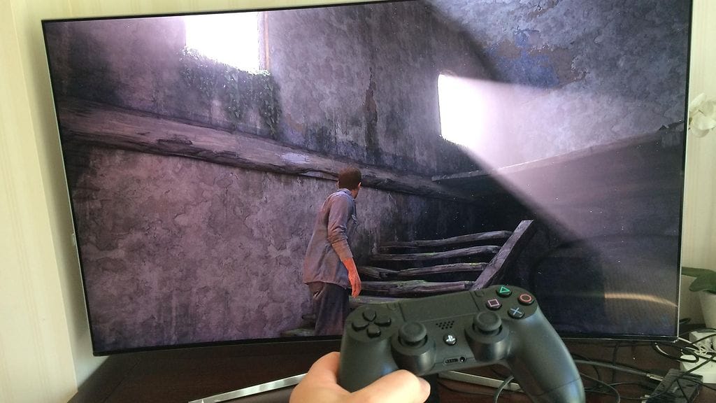 Samsung UE65KS9005 UDH-televisio ja Uncharted 4 -peli
