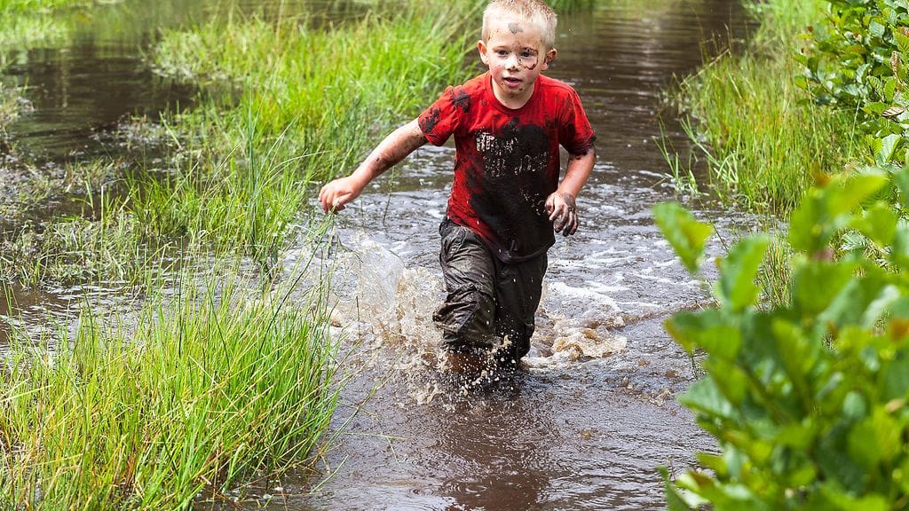 Muta ja lika ovat tuttuja näkyjä perheessä, jossa on poikia.