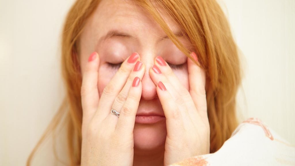 Silmien hierominen vahingoittaa herkkää silmänympärysihoa.