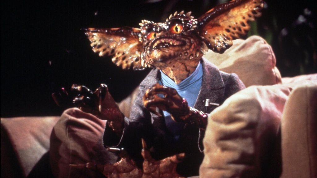 Kyllä, kuvan otus on kolmekymppinen. Otos elokuvasta Riiviöt 2.