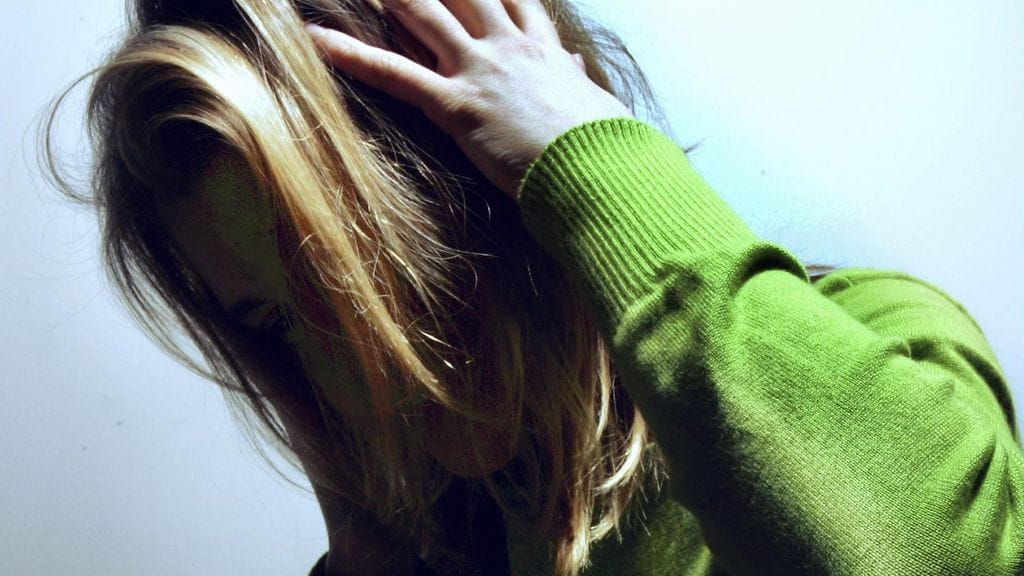 Migreeniä sairastaa noin 5 prosenttia miehistä ja 15 prosenttia naisista. Kuvituskuva.