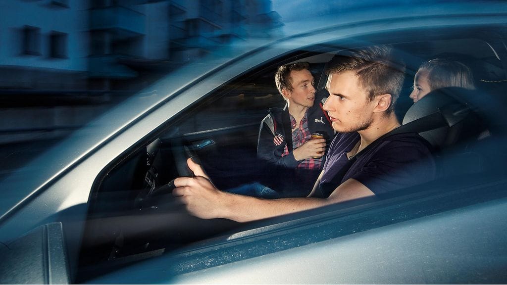 Pienikin määrä alkoholia veressä lisää väsymystä, vaikka rattijuopumuksen raja jäisikin kauas.