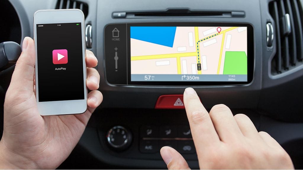 Auton ja älypuhelimen yhdistäminen on yhä tärkeämpää.