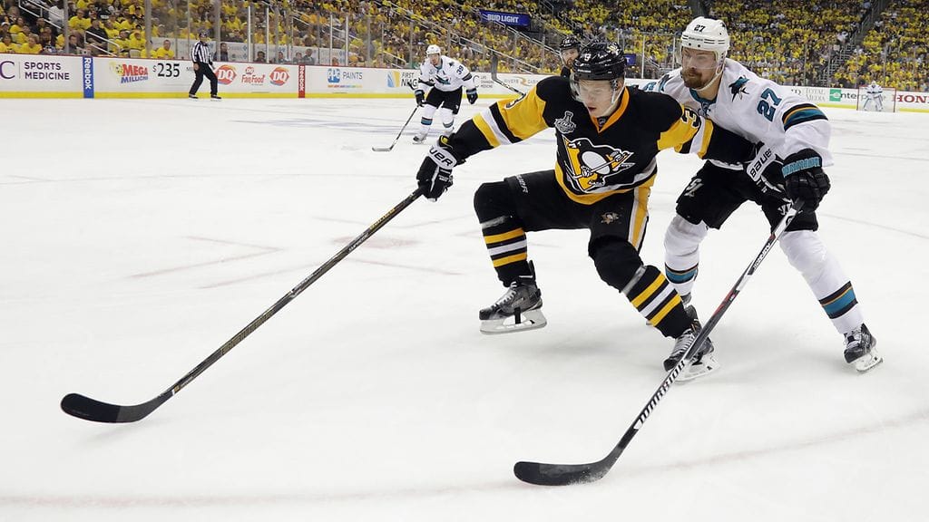 Olli Määttä ja Joonas Donskoi ehtivät vääntää keskenään jo ensimmäisessä NHL-finaalissa.