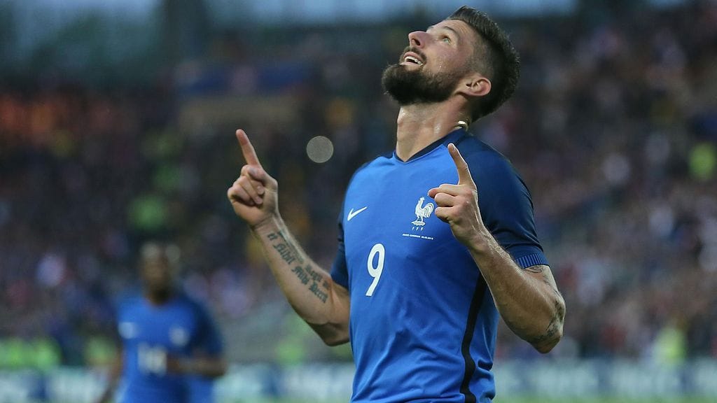 Olivier Giroud tuuletti maaliaan maanantaina.