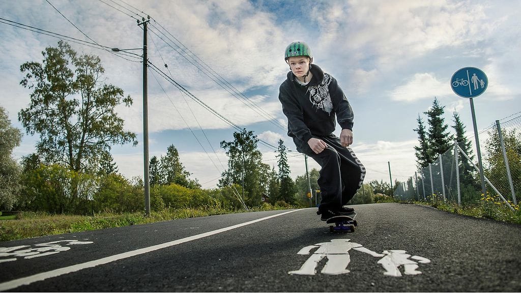 Skeittari rinnastetaan liikenteessä jalankulkijaan.