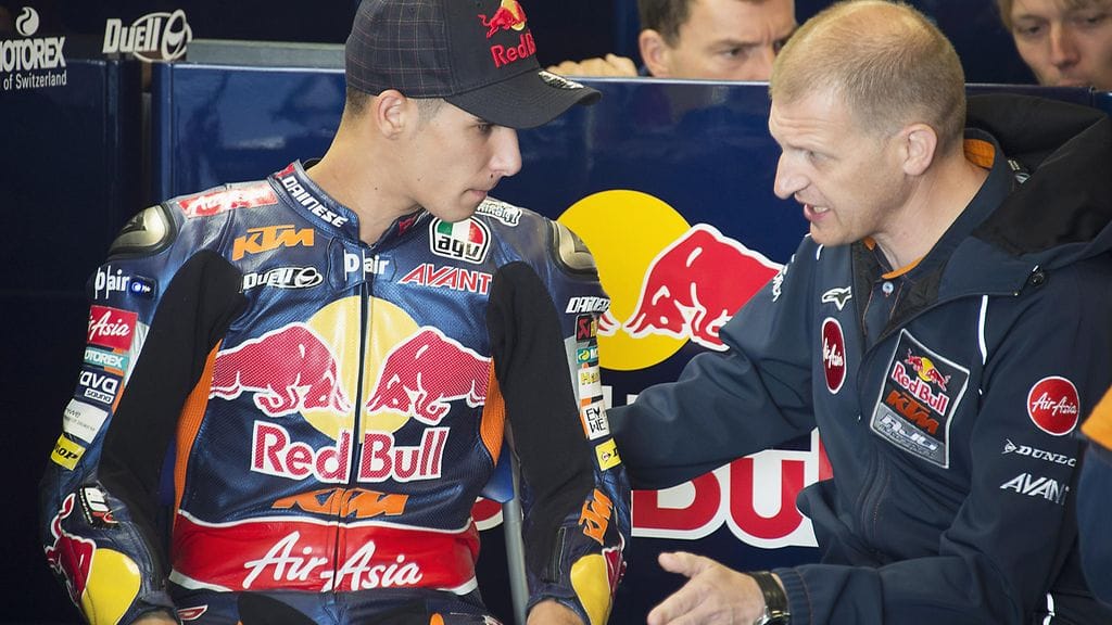 Luis Salom ja Ajo Motorsportin tallipäällikkö Aki Ajo elokuussa 2013.