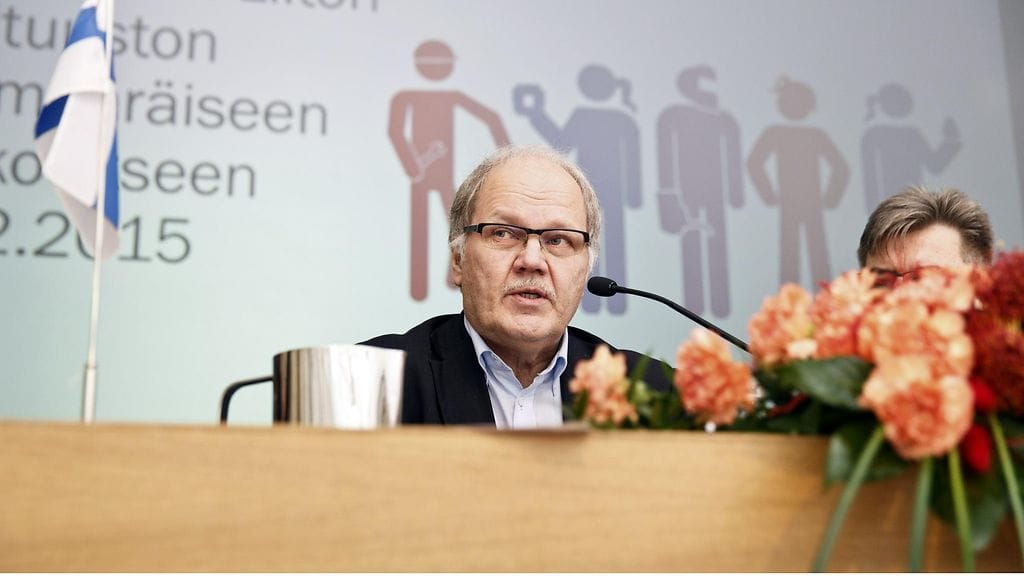 Metalliliiton valtuuston puheenjohtaja Pentti Mäkinen liiton valtuuston sääntömääräisessä syyskokouksessa Helsingissä tiistaina 1. joulukuuta 2015.