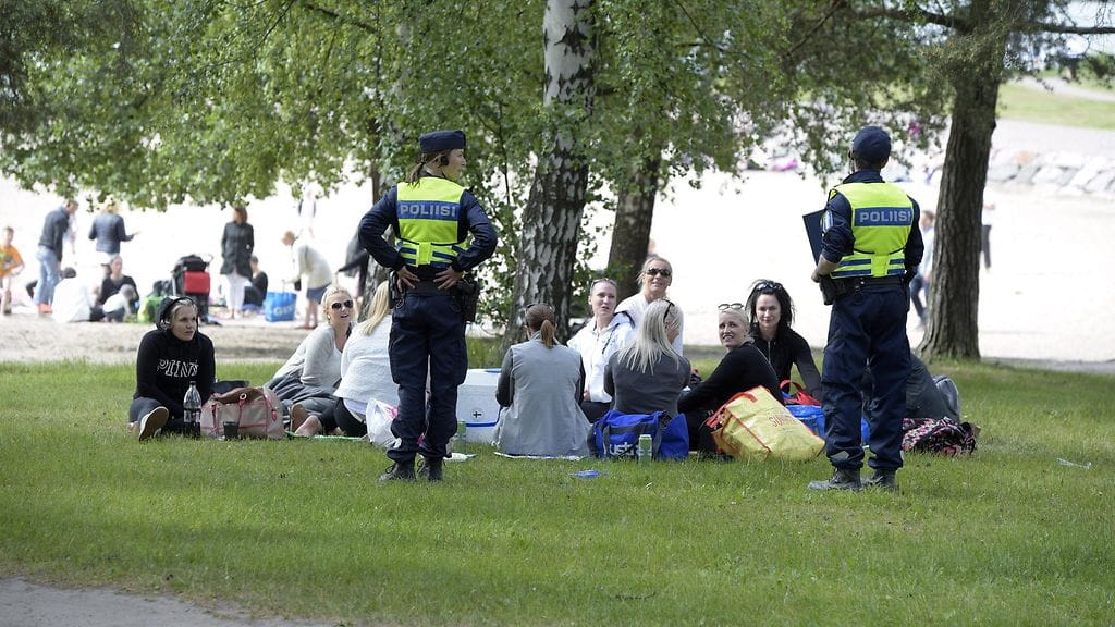 Valvonnan yhteydessä poliisi puuttui noin 850 lapsen ja nuoren alkoholin nauttimiseen ja hallussapitoon. Kuvituskuva päättäjäisviikonlopulta Helsingistä.