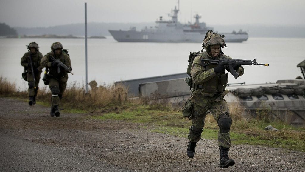 Suomesta harjoitukseen osallistuu noin 160 rannikkojääkäriä Uudenmaan prikaatista sekä miinalaiva Uusimaa.  Kuvassa rannikkojääkäreitä sekä miinalaiva Uusimaa (taustalla)  näytösluonteisessa satamanvaltauksessa vuonna 2012.