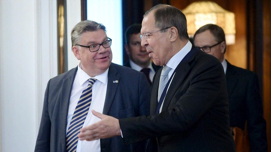 Venäjän ja Suomen ulkoministerit Sergei Lavrov (oik.) ja Timo Soini tapasivat Moskovassa maanantaina 6. kesäkuuta 2016.