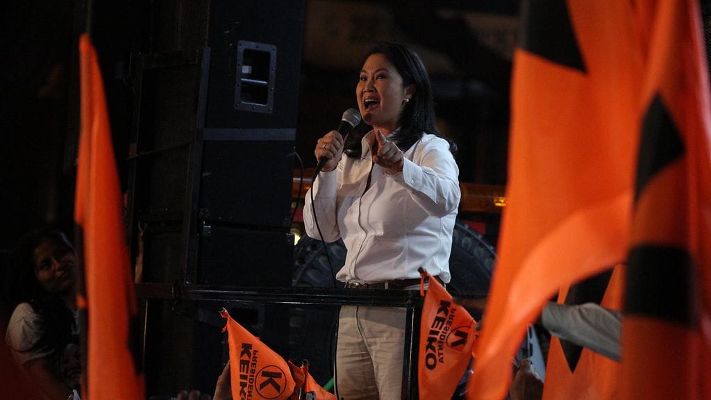 Keiko Fujimori puhui kannattajilleen Perun pääkaupungissa Limassa 5. kesäkuuta 2016.