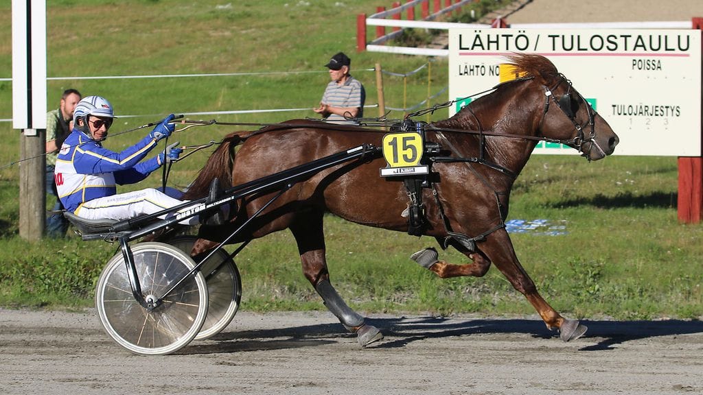 Evartti sai viime vuonna kunnian olla hevonen, joka toi legenda Jorma Kontiolle voiton numero 10 000 ohjastajana.