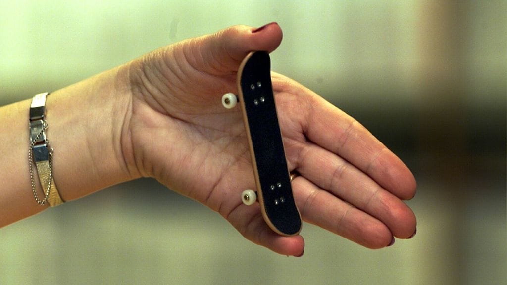 Skateboard-sormiskeittilauta.