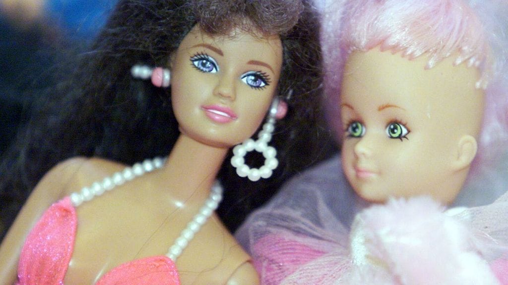 Vanha Barbie-nukke oli monen ysärilapsen lempilelu.