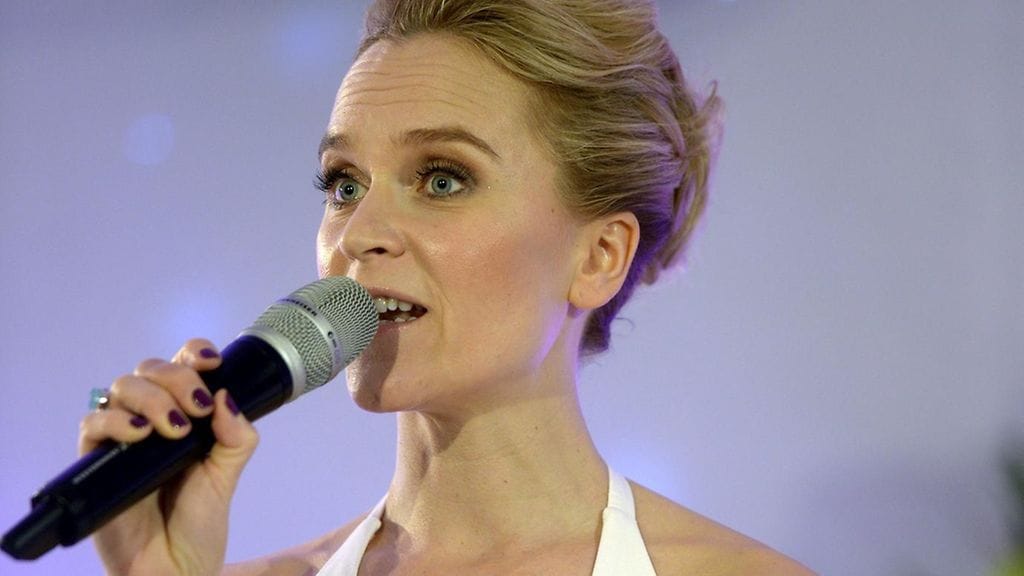 Kristiina Komulainen vastaa käräjäoikeudessa syytteeseen liikenneturvallisuuden vaarantamisesta.