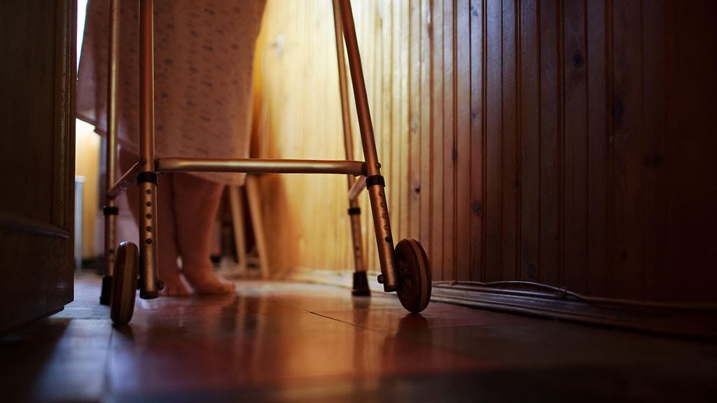 Tulosten perusteella yli 60-vuotiaiden ruusufinnipotilaiden riski sairastua Alzheimerin tautiin oli noin 20 prosenttia suurempi kuin samanikäisten terveiden. Kuvituskuva.