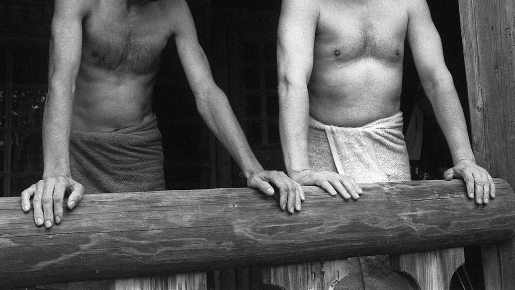 Tiesitkö, että vielä 1980-luvulla monet suomalaismiehet kävivät pesulla ainoastaan saunan yhteydessä? Kuva vuodelta 1987.