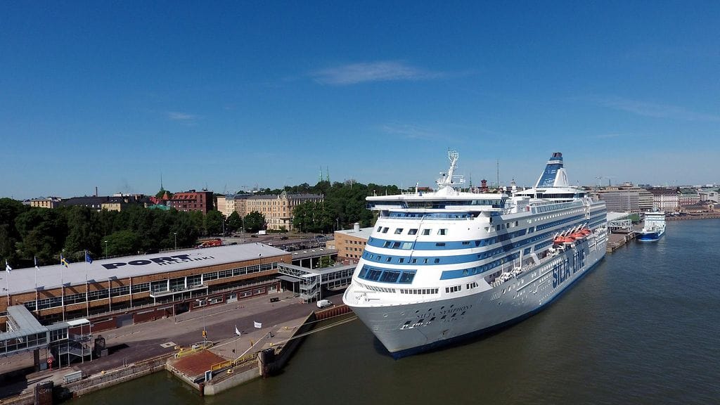 Silja Symphony Helsingin Olympiaterminaalissa 7. kesäkuuta 2016.