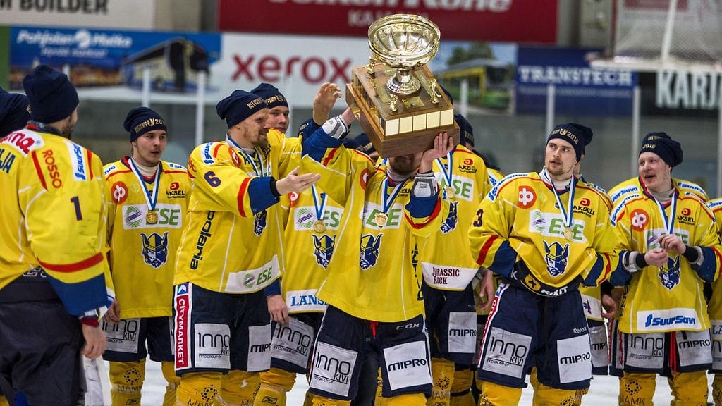 Mikkelin Jukurit juhli Mestiksen mestaruutta viime kauden päätteeksi.