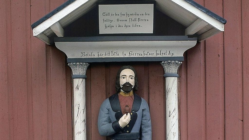 Luodon kirkon vaivaisukko on puolustuskyvytön puuesine. Se koki toukokuun lopulla kovia.