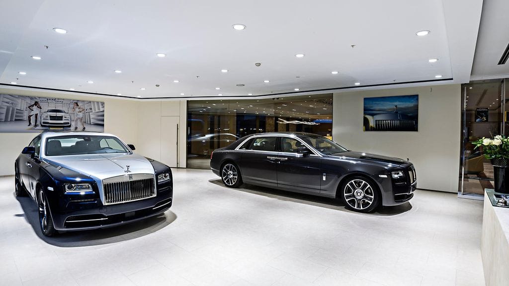 Rolls-Roycen myymälä Tsekin Prahassa.