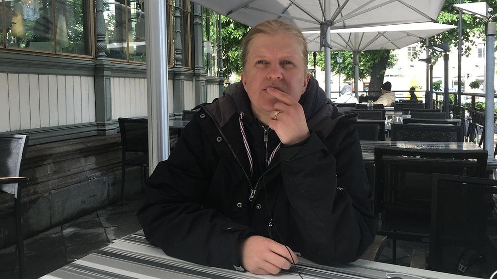 Emilin isosisko Jenni on etsinyt kaikista mahdollisista paikoista veljeään yhdessä ystävien kanssa.