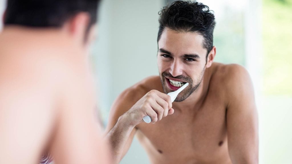 Pesetkö hampaat ennen vai jälkeen aamupalan syömisen?