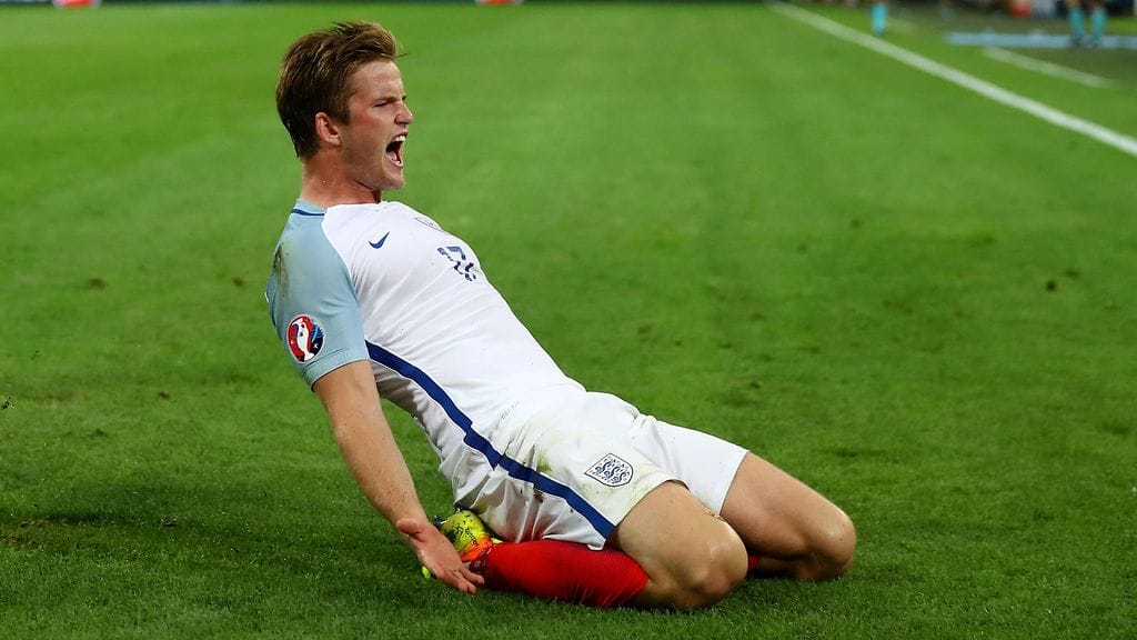 Eric Dier pääsi juhlimaan englantilaisfanien eteen.