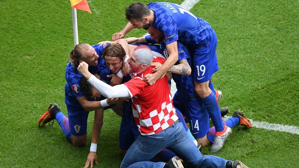 Kuka ei kuulu joukkoon?