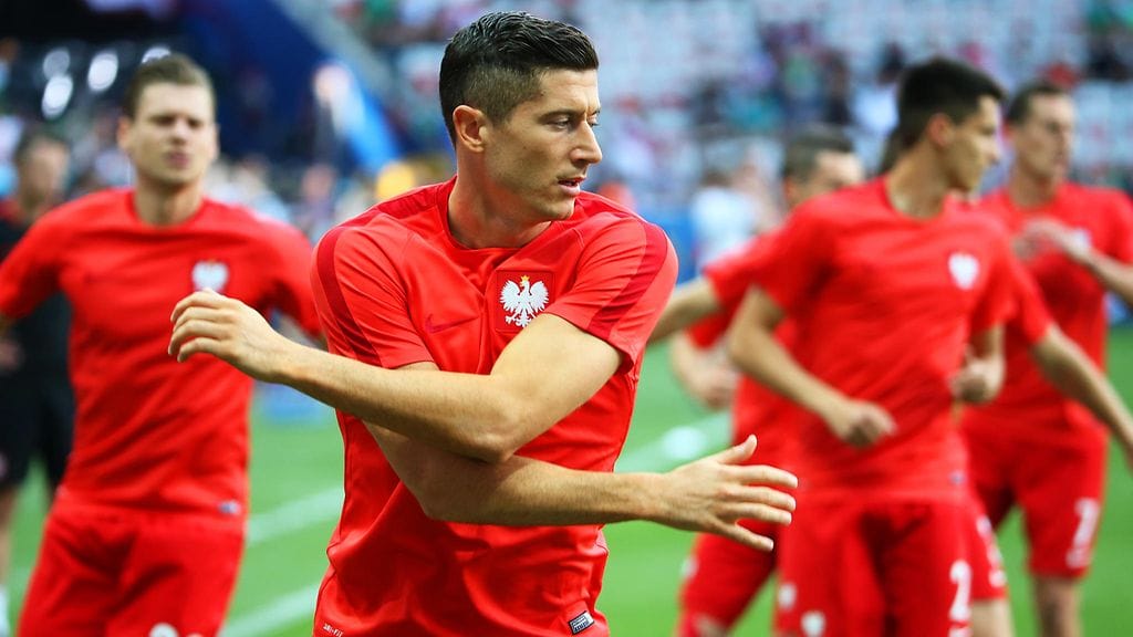 Lewandowski ja Puola alkulämmittelyssä