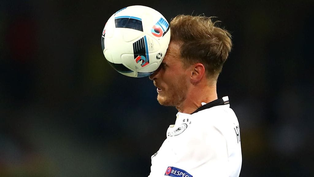 Mustafilla oli pääpalloissa hyvää ja huonoa tuuria.