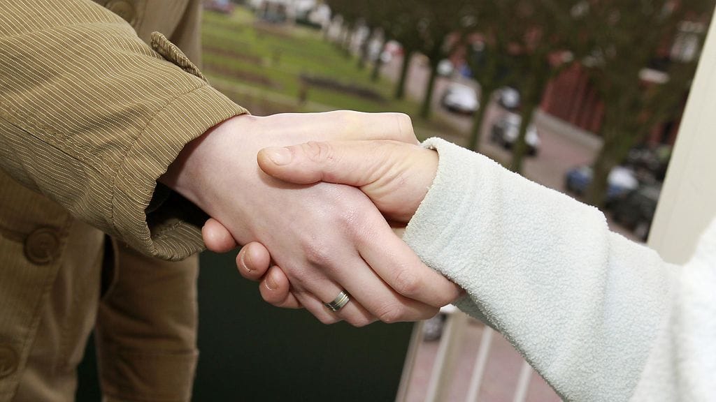 Vahva kädenpuristus ennustaa pitempää elämää.