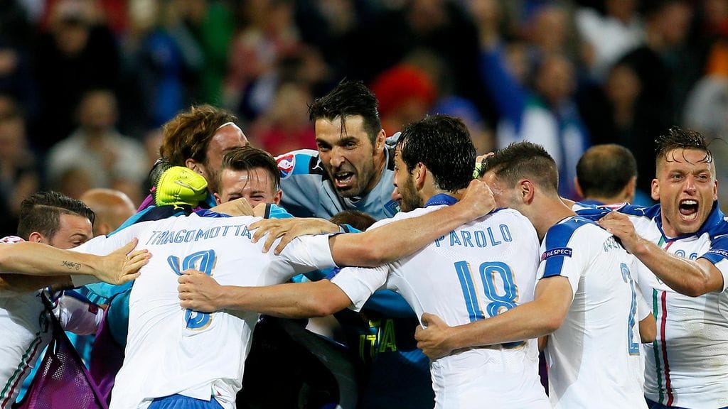 Italian voitonjuhlissa Belgia-pelin jälkeen oli tunnetta.