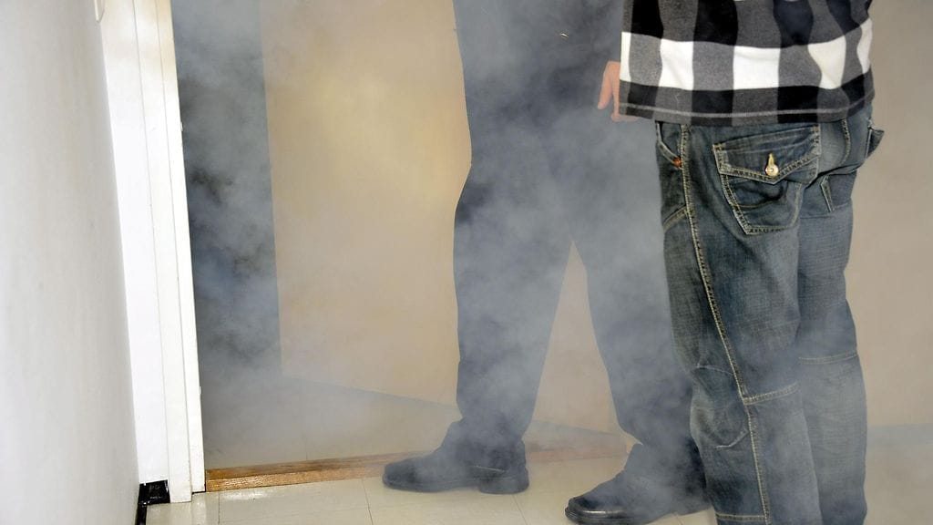 – Toisen ja kolmannen kerroksen välillä savua alkoi olla vastassa jo melko reippaasti. Ajattelin jo, että käännyn ja lähden pois, mutta kuulin ylhäältä avunhuutoja. Kuvituskuva.