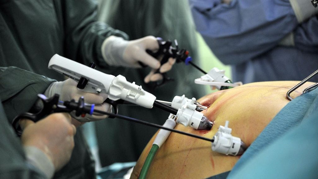 Töissä käyminenkin helpottuu lihavuusleikkauksen jälkeen.