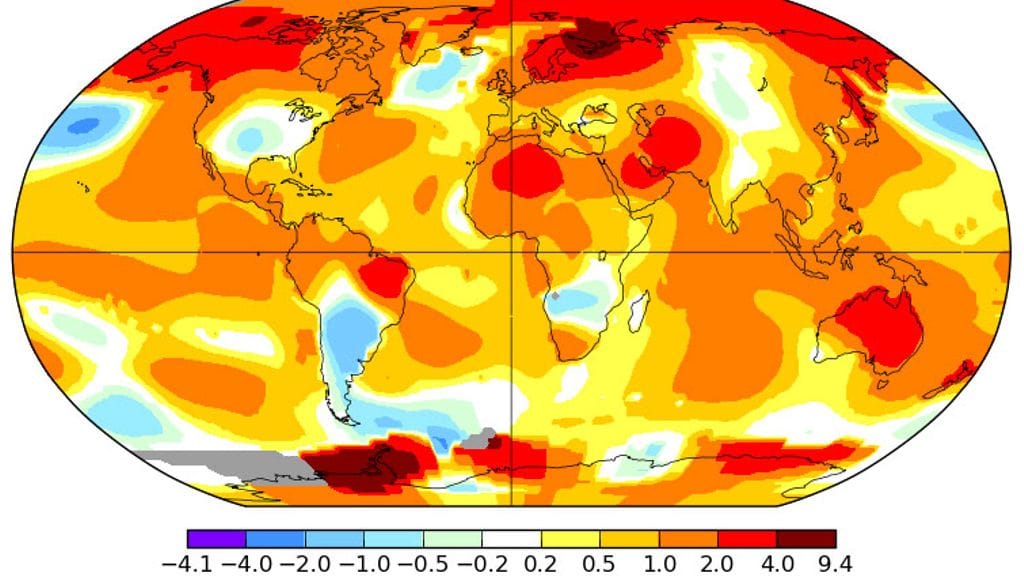 Toukokuu 2016 oli NASAn mukaan ennätyslämmin maapallolla. Suomi hehkuu kartassa erityisen punaisena, sillä lämpötilat olivat meillä jopa 3-5 astetta keskimääräistä lämpimämpiä. Toukokuun pitkän ajan keskimääräisiä lämpötiloja korkeammat lämpötilat ovat kartalla keltaisen, oranssin ja punaisen sävyillä, keskimääräistä kylmemmät lämpötilat sinisen sävyillä. Kuva: NASA