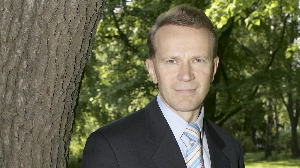 Viime syksynä Hyttinen joutui eroamaan maakuntajohtajan tehtävistä. 
Hyttinen jätti paikkansa maakuntavaltuuston kanssa tehdyllä sopimuksella. Eron taustalla oli maakuntaliitossa tehty työilmapiiriselvitys.