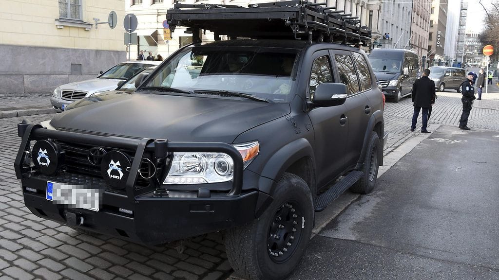 Poliisin auto on rekisteröity nimellä Arctic Trucks LC200 ATM APK ja se on tehty Toyota Land Cruiserin pohjalta.