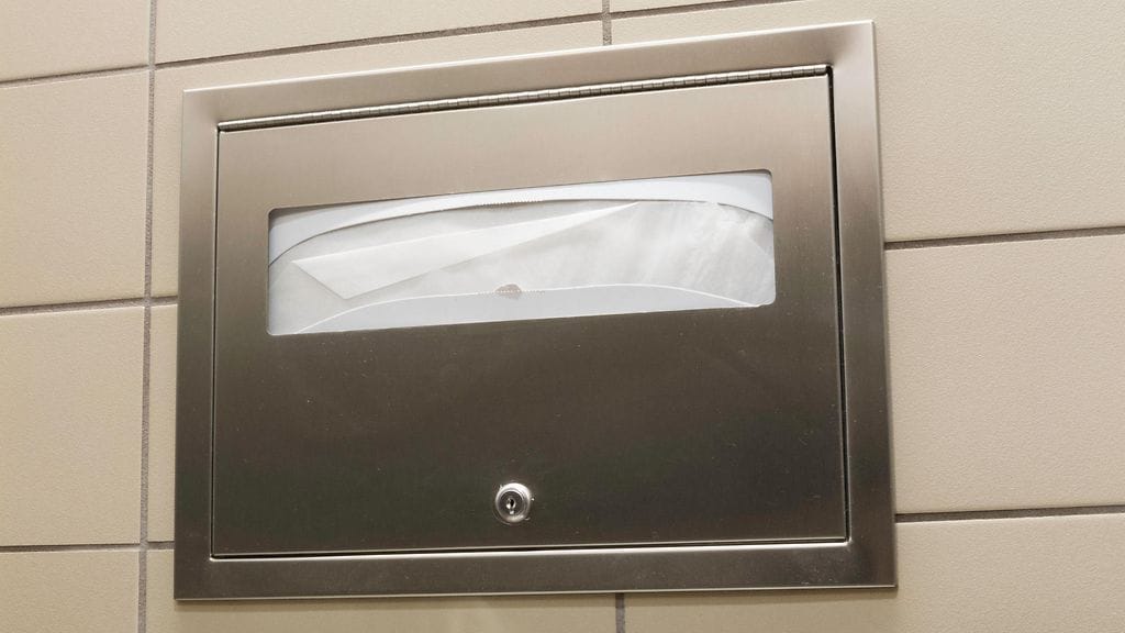 14-vuotias tyttö joutui pissaamaan ämpäriin, kun opettaja kielsi häneltä vessatauon.