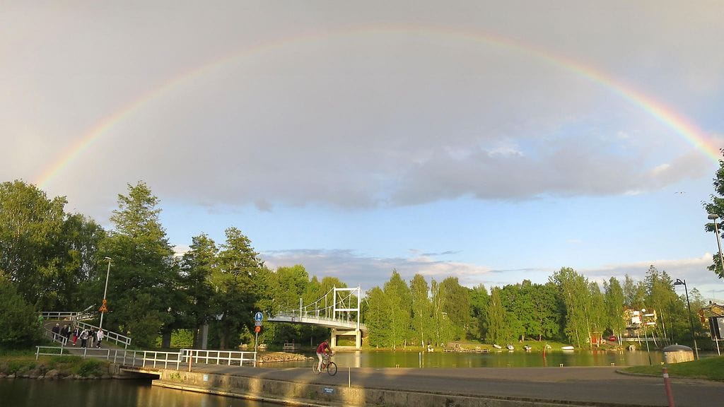 Aurinko paistoi ja vettä satoi 14. kesäkuuta 2016 Valkeakoskella. Kuva: Anneli Niemenmaa