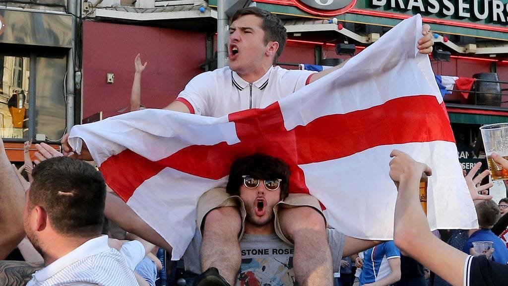 Englannin kannattajat rähinöivät keskiviikkona Lillessä