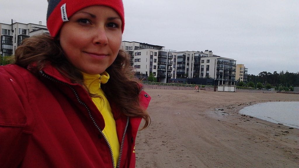 Jonna Karonen työskenteli viime kesänä uimavalvojana Porvoon Hasselholmassa ja tänä kesänä Kokonniemessä. Kahtena aiempana kesänä hän on ollut uimavalvojana Aurinkolahdessa Helsingin Vuosaaressa.