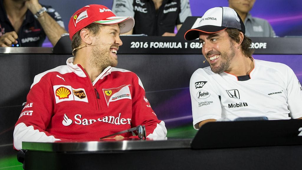 Sebastian Vettel ja Fernando Alonso Bakun lehdistötilaisuudessa.