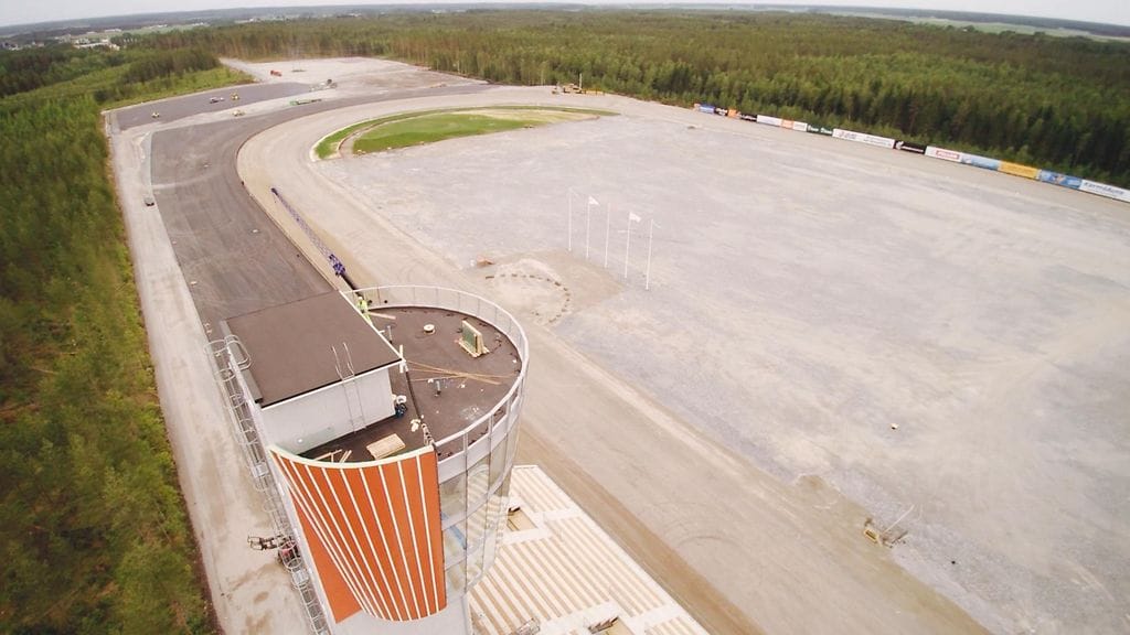 Härmän upouusi ravirata korkataan juhannusviikonloppuna.