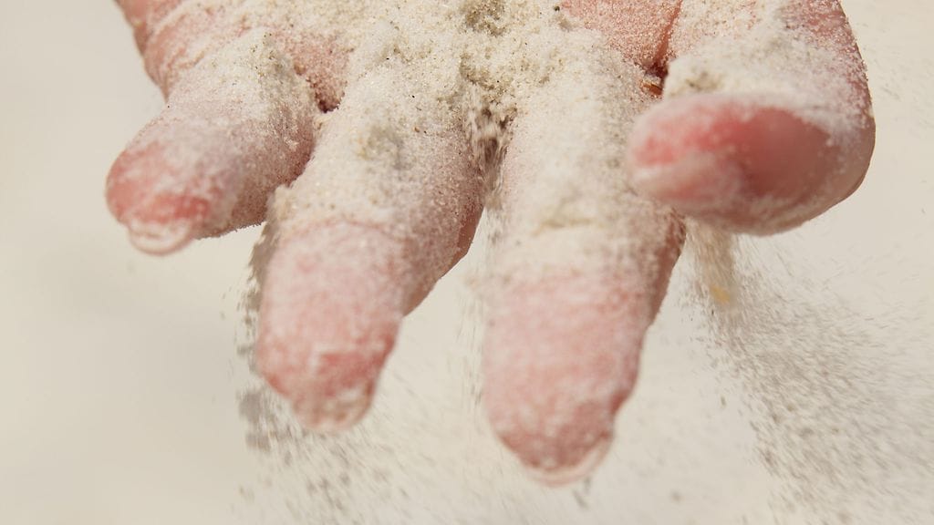 Tuntuuko aika valuvan käsistä kuin hiekka?